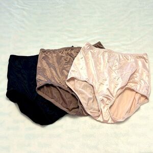 NWOT Vanity Fair Radiant Collection Women's Undershapers Brief Underwear, 3 Pack